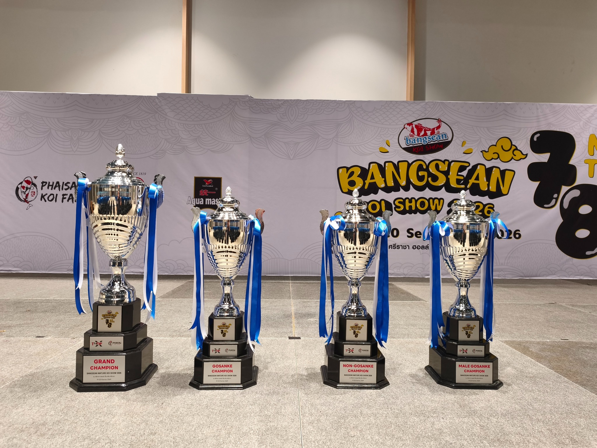 ถ้วยรางวัลสำคัญของงาน Bangsean Koi Show 2026