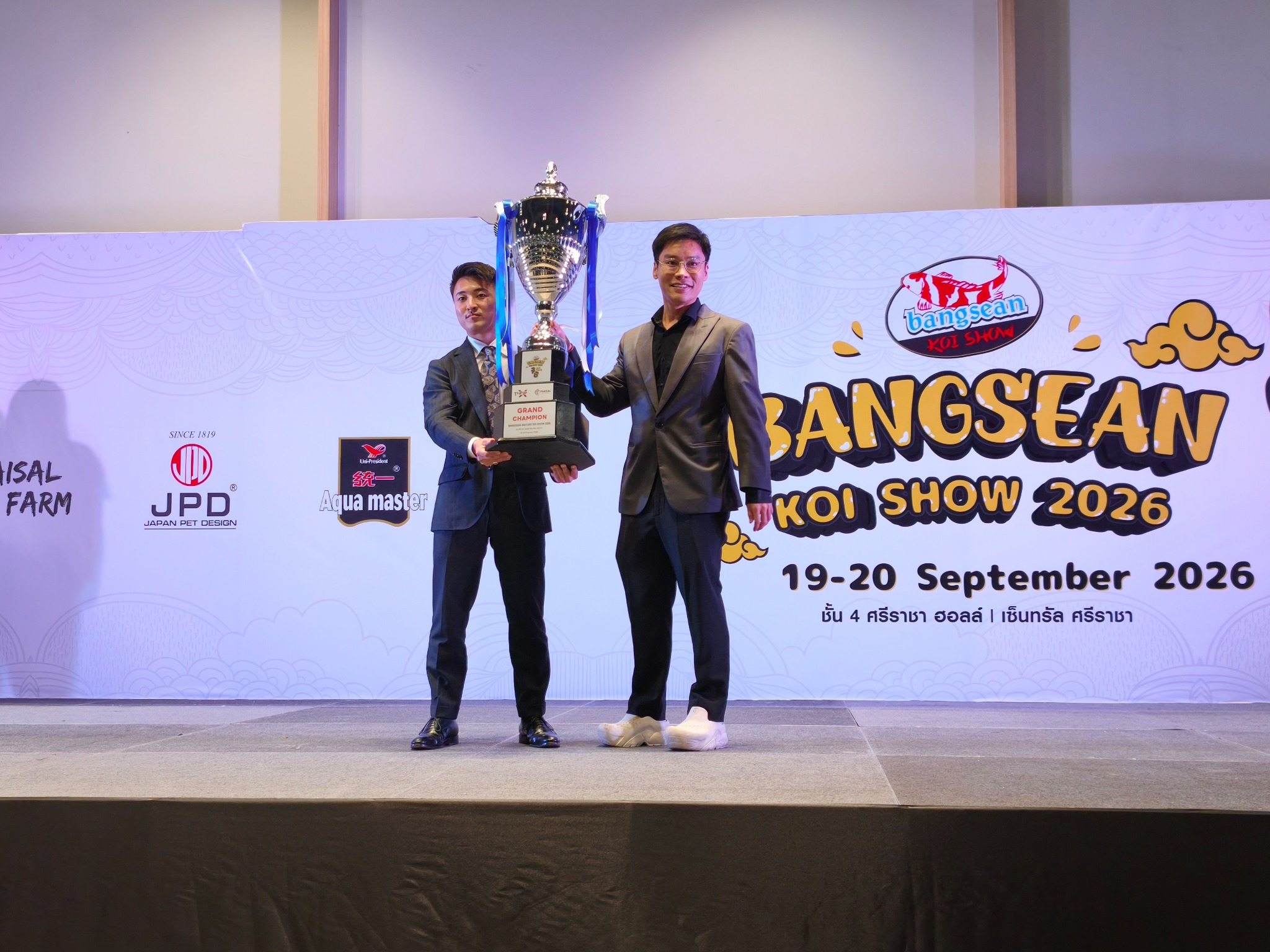 พิธีมอบถ้วยรางวัล Grand Champion