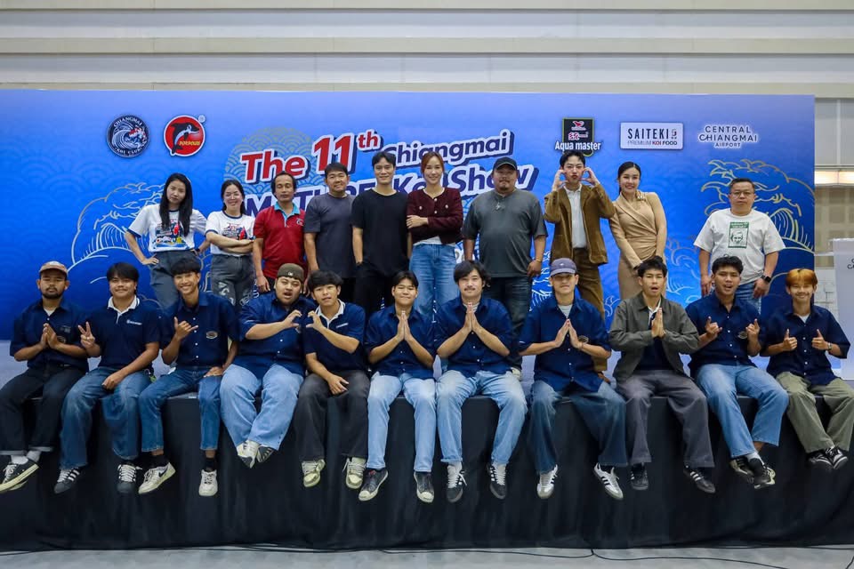 ทีมงานผู้จัดงานถ่ายภาพร่วมกันบนเวที The 11th Chiangmai Mature Koi Show 2026