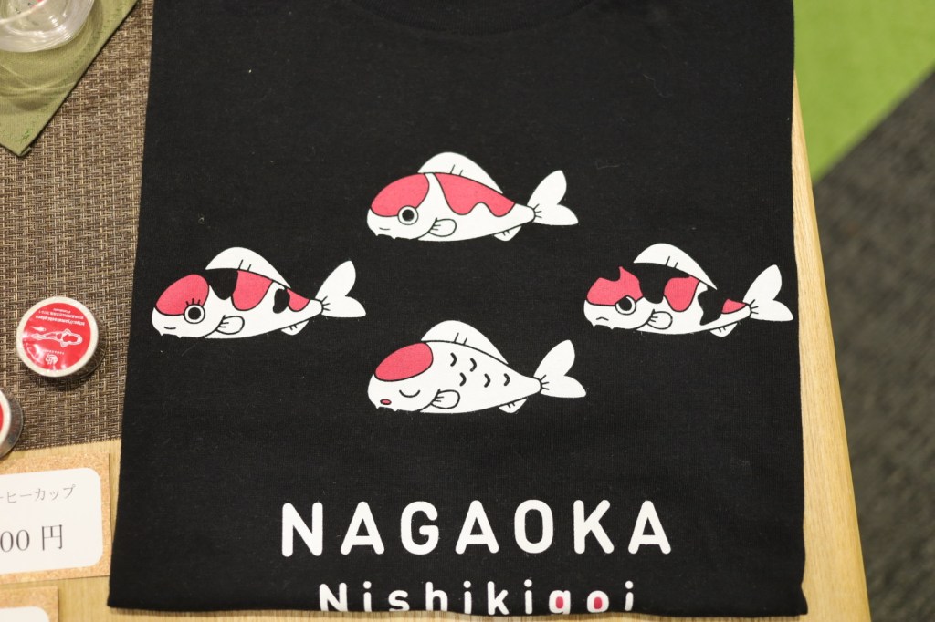 ของที่ระลึก Nishikigoi ในงาน Nagaoka ปี 2019