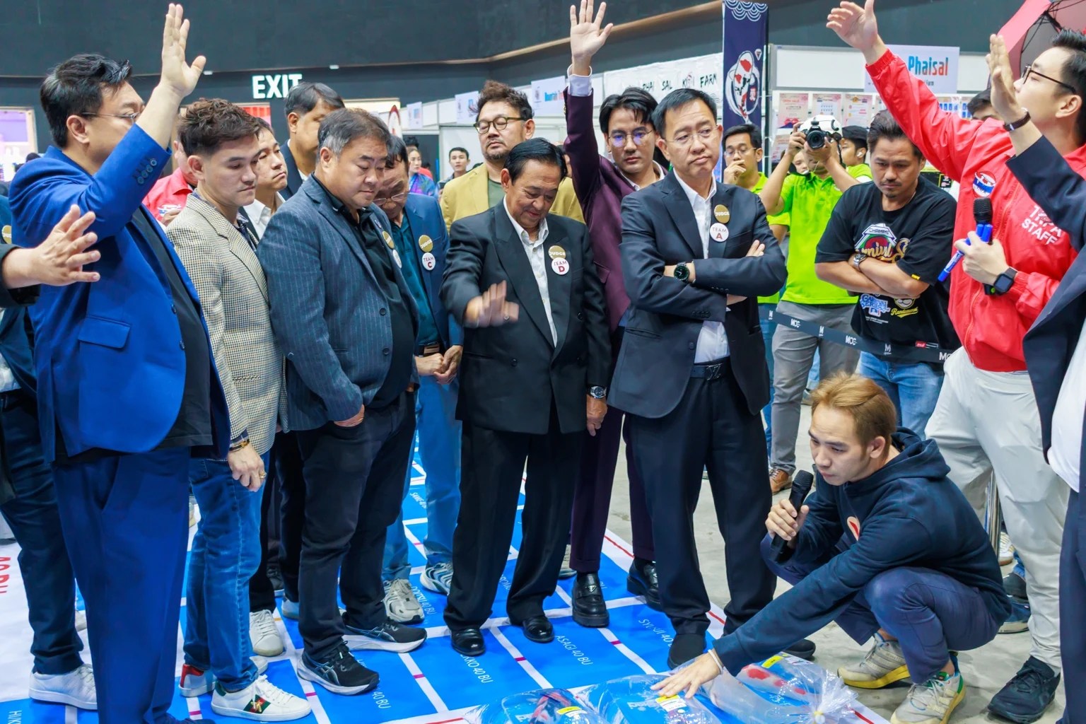 บรรยากาศการพิจารณาร่วมกันในสนามประกวด