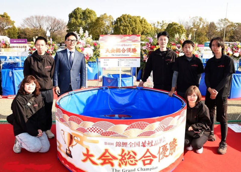ทีมงานของฟาร์ม Momotaro ซึ่งอยู่เบื้องหลังความสำเร็จในครั้งนี้