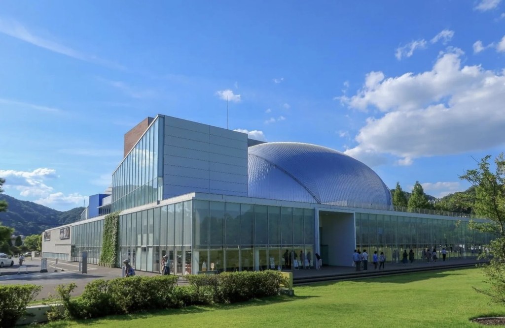 อาคาร Mihara City Arts and Culture Center POPPOLO เมืองมิฮาระ จังหวัดฮิโรชิม่า ประเทศญี่ปุ่น