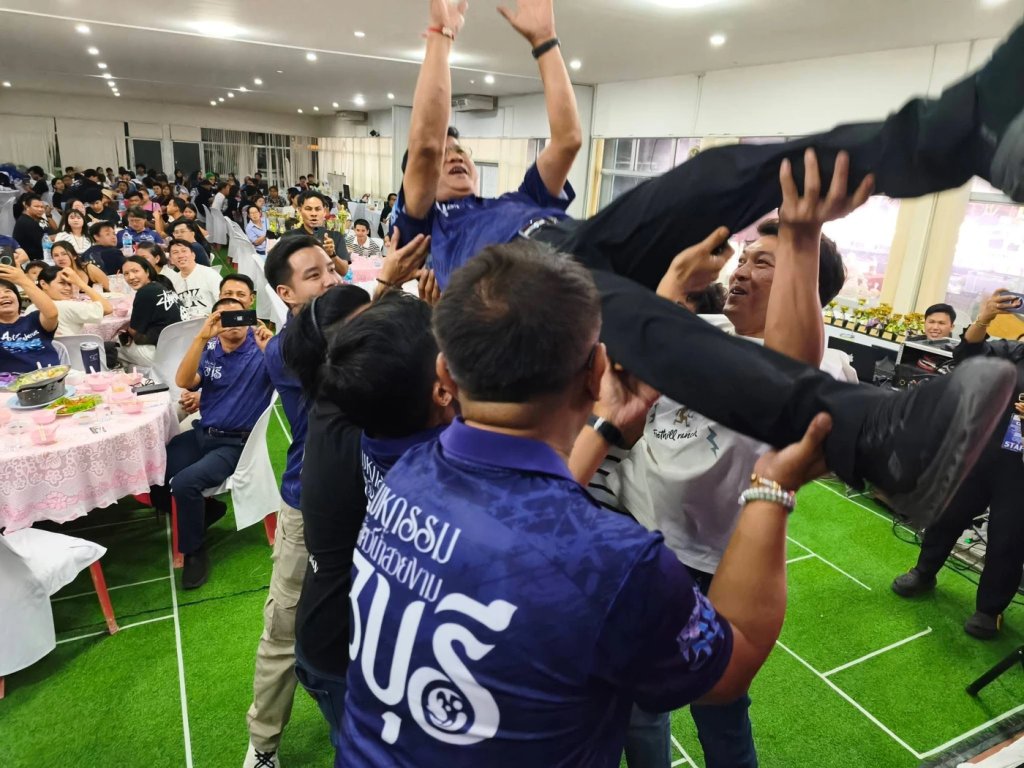 ช่วงเวลาแห่งความสนุกสนานและมิตรภาพของผู้ร่วมงาน