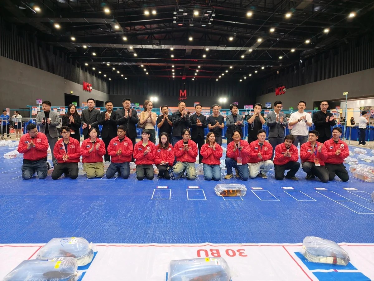 ภาพหมู่กรรมการและทีมงาน TNPA ภายในพื้นที่ประกวดปลาคาร์ฟ
