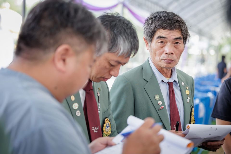 คณะกรรมการระหว่างการตัดสินปลาคาร์ฟ
