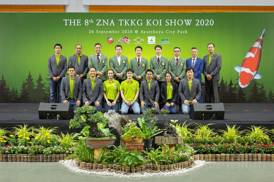 ภาพหมู่ในงาน ZNA TKKG Koi Show ครั้งที่ 8 ณ อยุธยา ซิตี้ พาร์ค วันที่ 26 กันยายน 2020